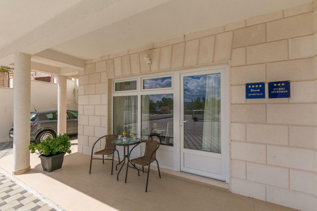 Apartments Villa Aquamarine Duce Exterior photo
