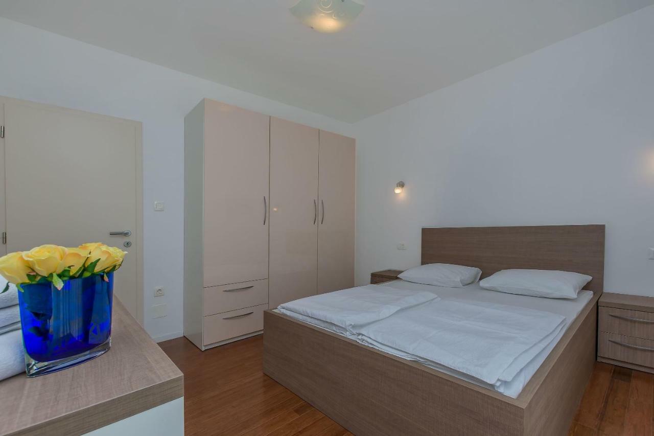 Apartments Villa Aquamarine Duce Exterior photo